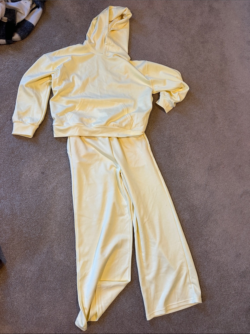 Butter Yellow sweatsuit set